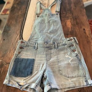 Women’s Hollister overalls still has tags on